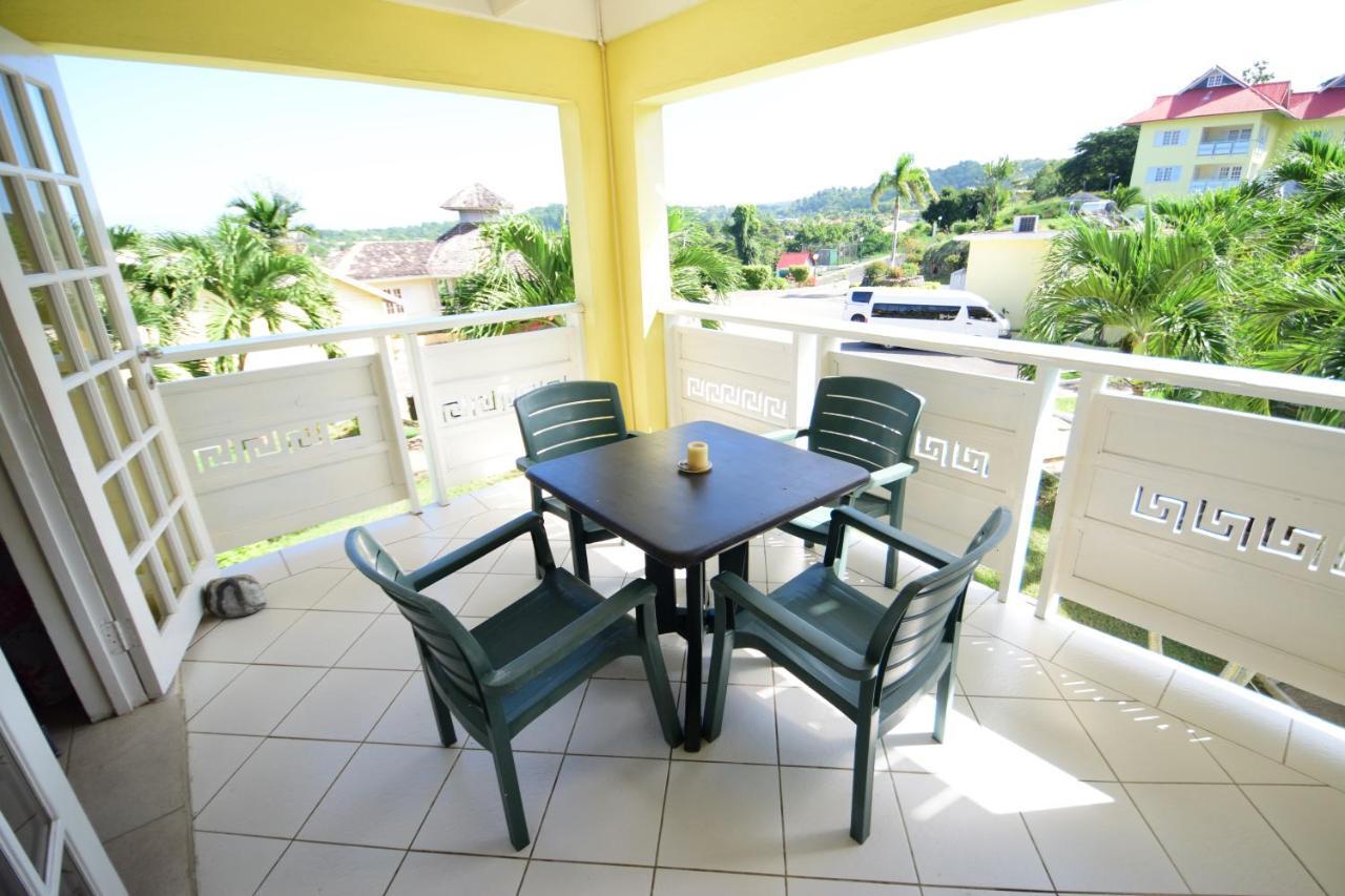 River Side Apt 9 @ Mystic Ridge. Apartamento Ocho Rios Exterior foto